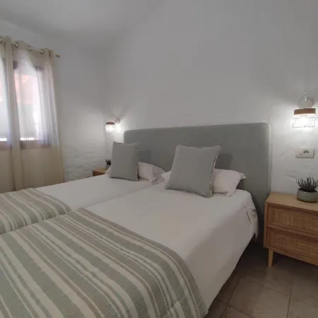 Con Jardin Privado Junto Al Yumbo Apartment