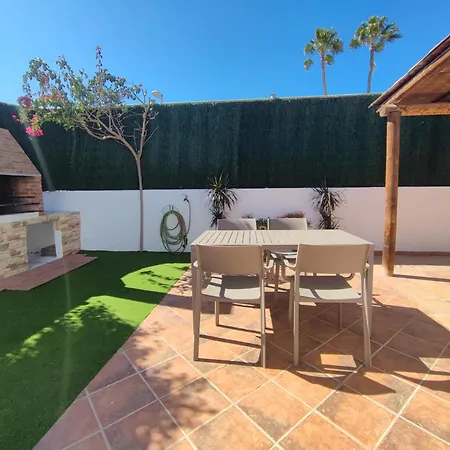 Con Jardin Privado Junto Al Yumbo Apartment *